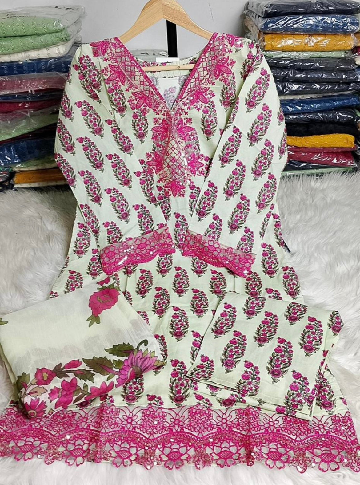 Lawn with Diamond Dupptta (3 pc)