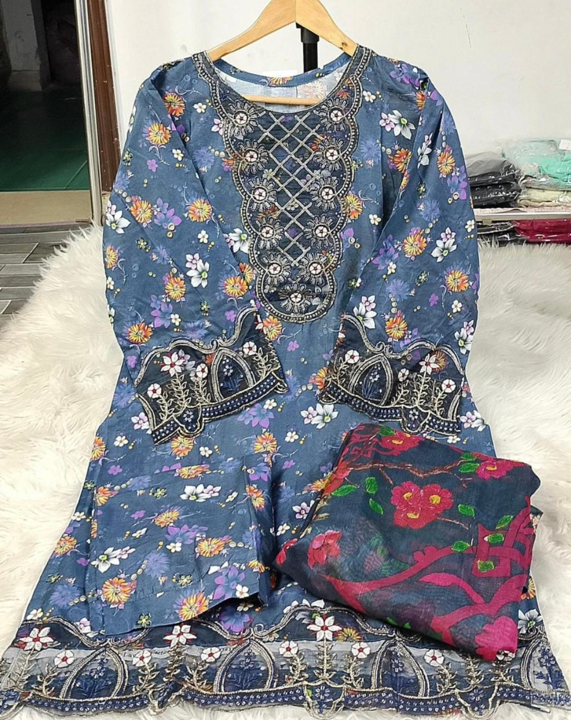 Lawn with Diamond Dupptta (3 pc)